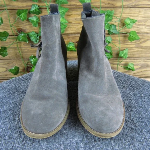 BP‎ Women's 8.5 Gray Suede Ankle Booties Zip Side Tassel Accent Block Heel Shoes - Picture 2 of 8